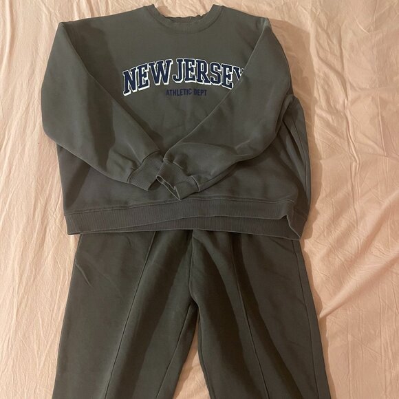 NEW JERSEY Athletic Outfit - Sweatshirt and Sweatpants - Picture 1 of 2